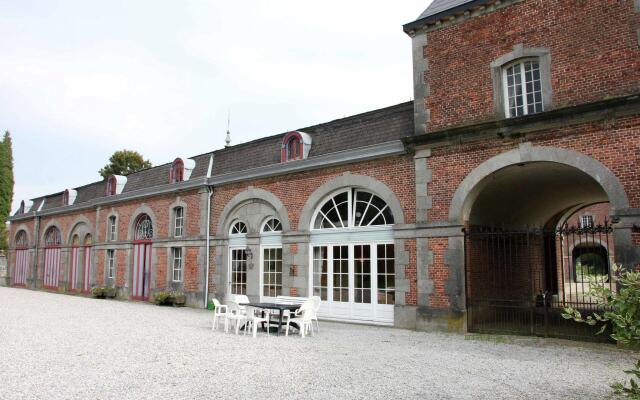 Holiday Home for 10 People set in Castle Grounds Dating Back to the 18th Century