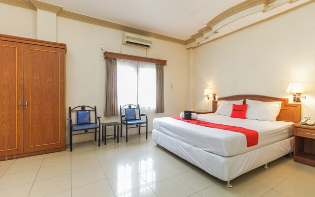Reddoorz Plus Near Taman Siring