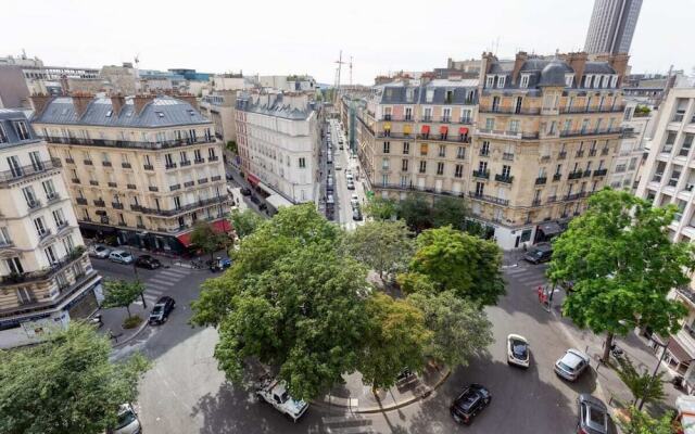 Stunning 3 Bed Apt With Balcony Near Champs Elysée