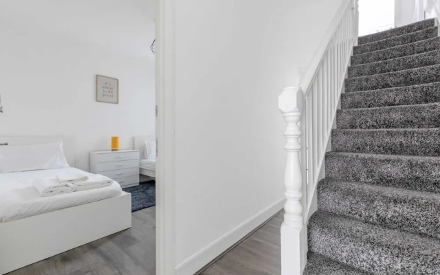 Spacious & Newly Renovated 4BD House East Ham!