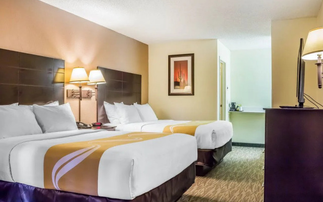 Woodland Inn & Suites