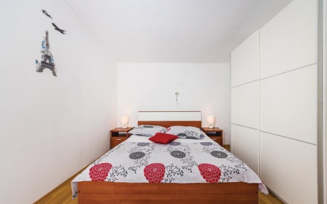 Beautiful Apartment in Maslenica With 3 Bedrooms and Wifi