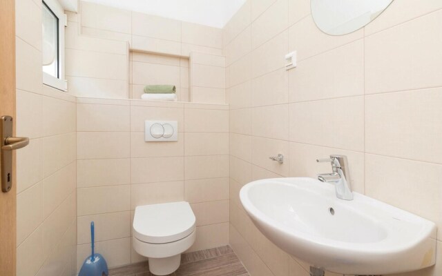 Stunning Home in Zdrelac With Wifi and 2 Bedrooms