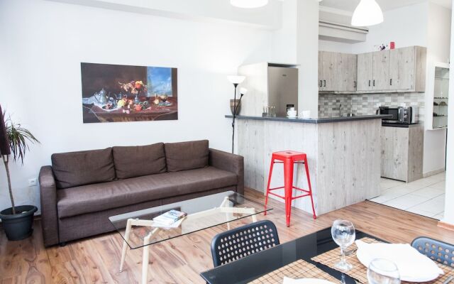 Modern-deluxe central apt in Athens