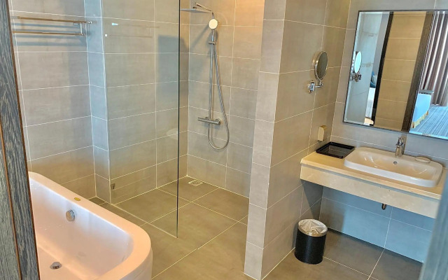 Muong Thanh Luxury Saigon Hotel