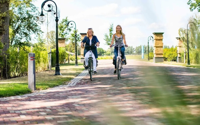 Comfortable Chalet in a Holiday Park