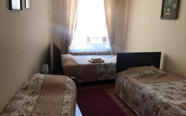 Zarina Hotel