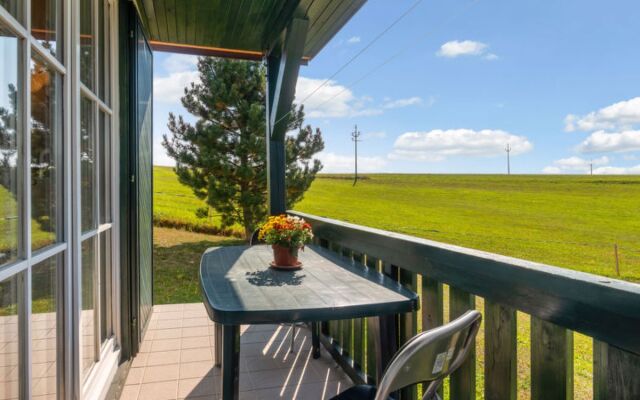 Holiday Hill 9773