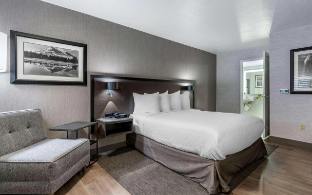 Best Western Plus Hilltop Inn