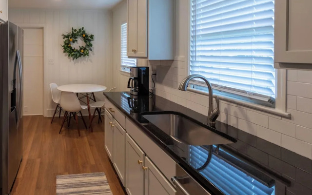 4 BR Sleeps 10 Near UGA & Downtown