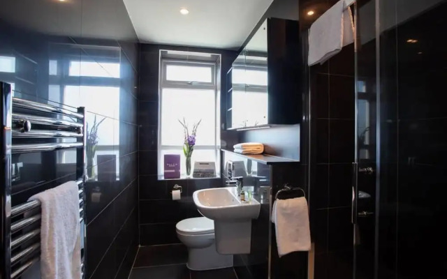 Modern, Stylish 1BR Apartment Nearby AO Arena