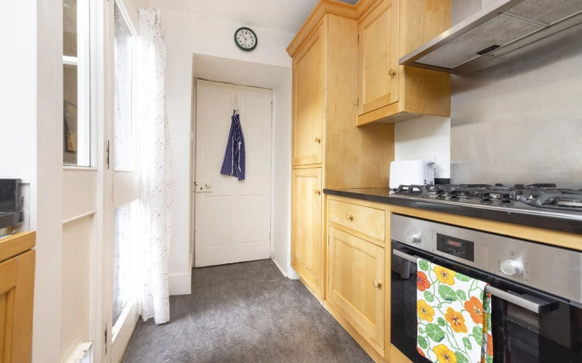 JOIVY 3-Bed Meadows Flat Near Castle & Royal Mile, Edinburgh