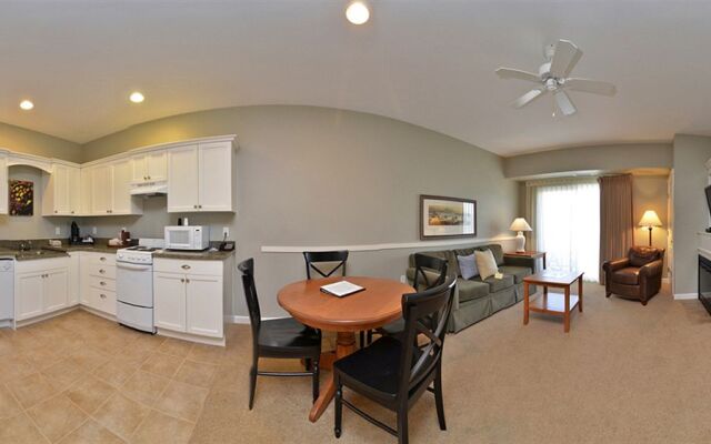 Rivertide Suites Hotel
