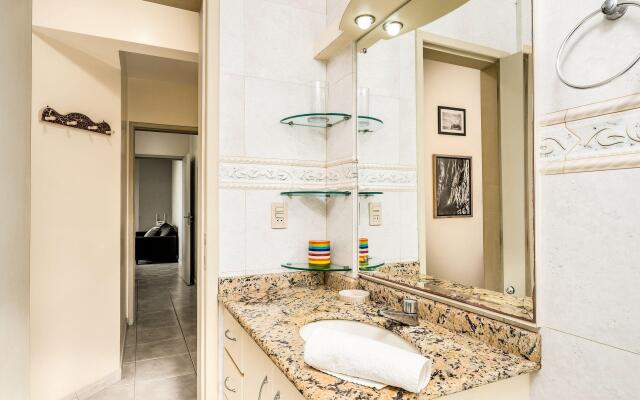 Apto c/churrasq a 10min da praia de Jurerê RFL203