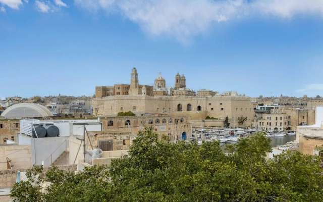 Magnificent Sea View Penthouse Cospicua