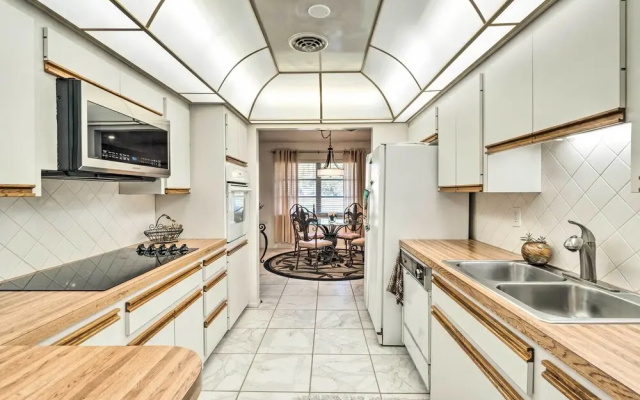 Sunny + Alluring Englewood Retreat w/ Dock!