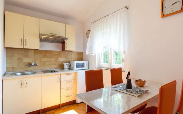 Balmy Apartment in Malinska Near Sea