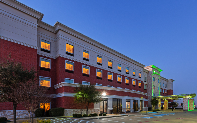 Holiday Inn & Suites McKinney - N Allen, an IHG Hotel