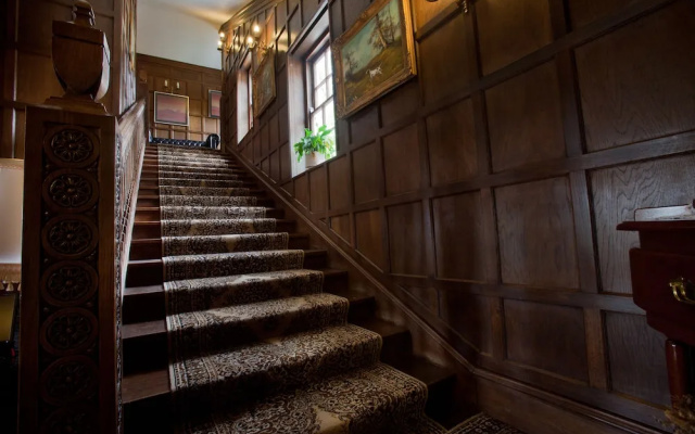 Sturmer Hall Hotel & Conference Centre