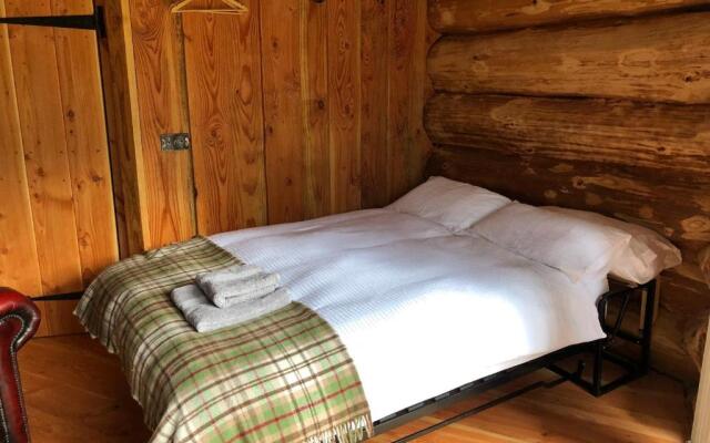 Coed y Marchog Woodland Retreat