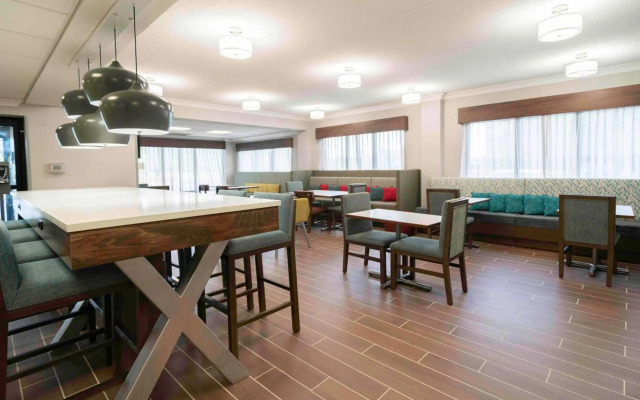 Hampton Inn St. Louis/Westport