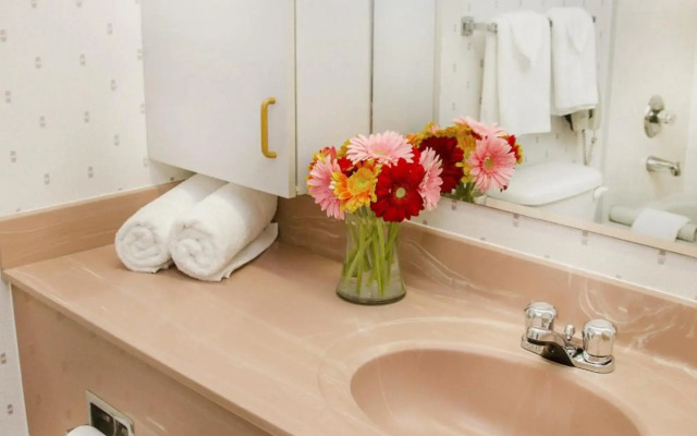 Cartier Place Suite Hotel