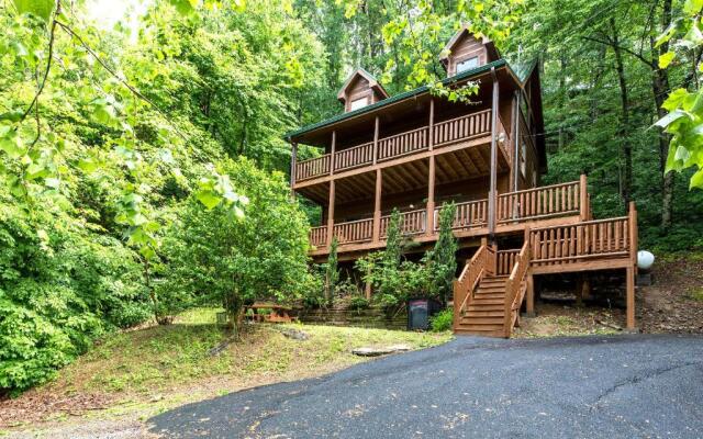 Cabin of Dreams, 3 BR, Water View, WiFi, Hot Tub, Pool Table, Sleep 8