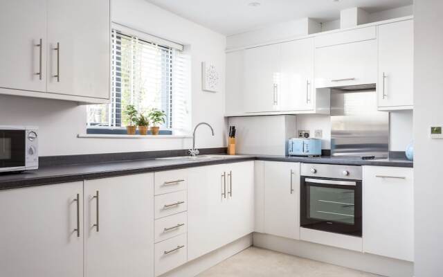 Elliot Oliver - Executive 2 Bedroom Garden Apartment