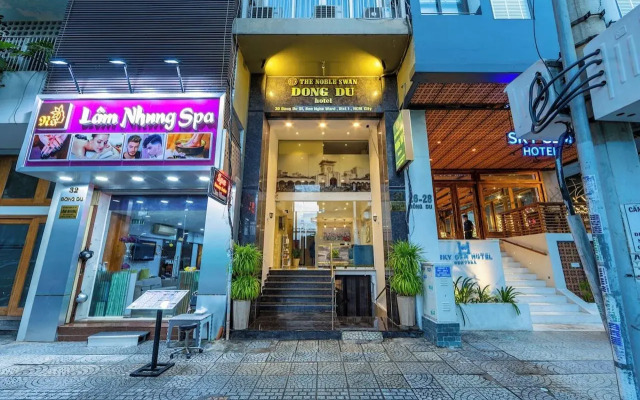 The Noble Swan Central Dong Du Hotel