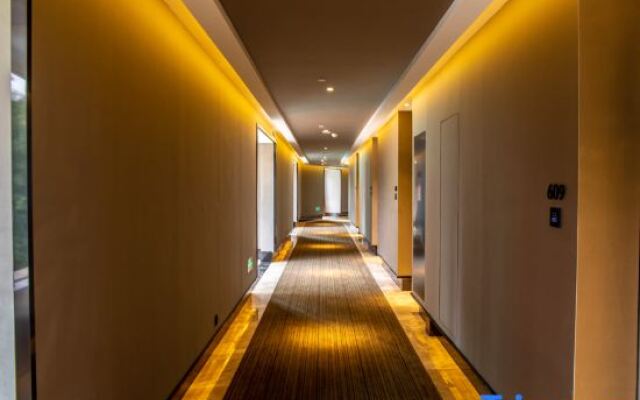 MOUNT WELL RESORT HOTEL Light Luxury Hotel (Chongqing Happy Valley Halo Shopping Park)