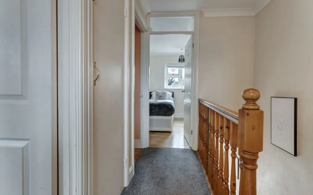 Impeccable 3-bed House in Basildon