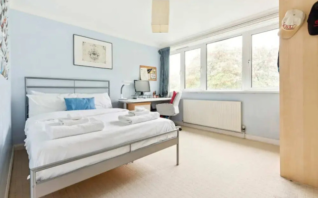 Spacious 2 Bedroom Apartment in Cricklewood