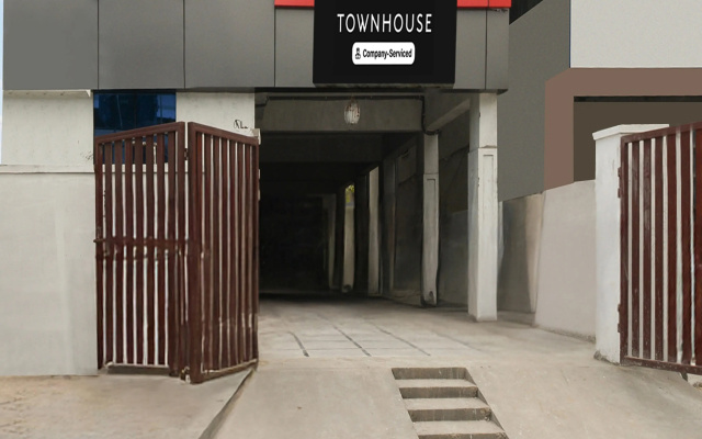 Townhouse Oak Kamineni Bus Stop
