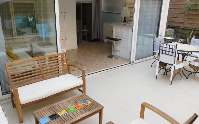 Beautiful White One Bedroom Croisette