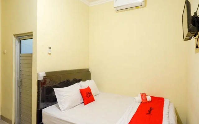 RedDoorz near Sleman City Hall 3