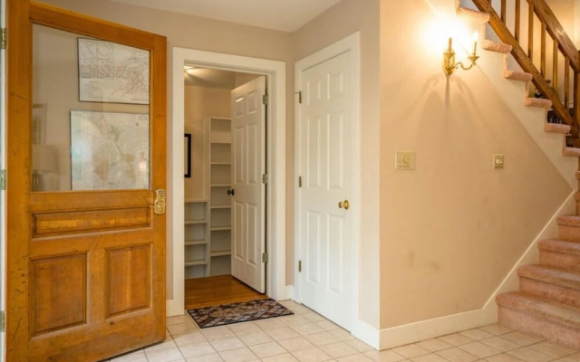 Luxury Wintergreen Near Golf Course Pool Access