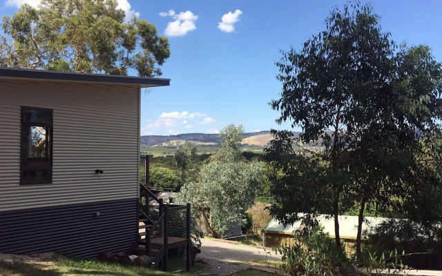 Karawatha Cottages B&B