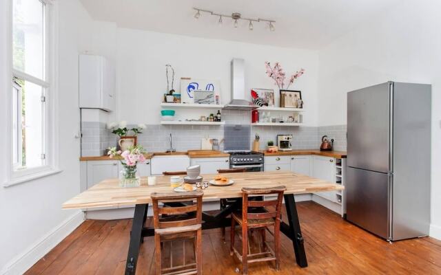 Spacious 2BR flat in Dalston!