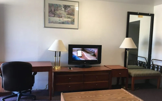 Maple Inn & Suites