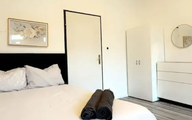 Stylish 1BR Long Stay Close to AKH