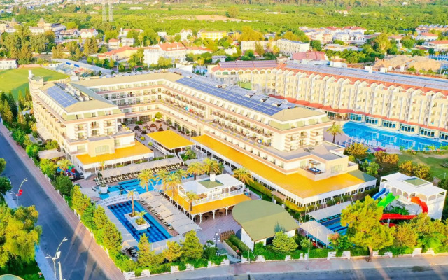 Crystal De Luxe Resort & Spa – All Inclusive