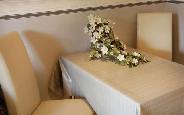 Bright Apartment in Medelon With Jacuzzi and Sauna