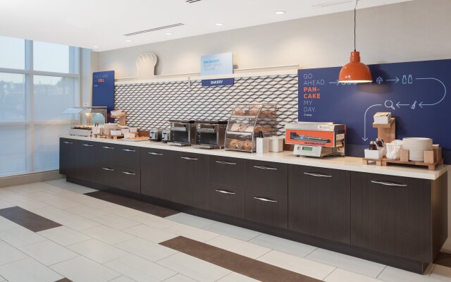 Holiday Inn Express & Suites Downtown Ottawa East, an IHG Hotel