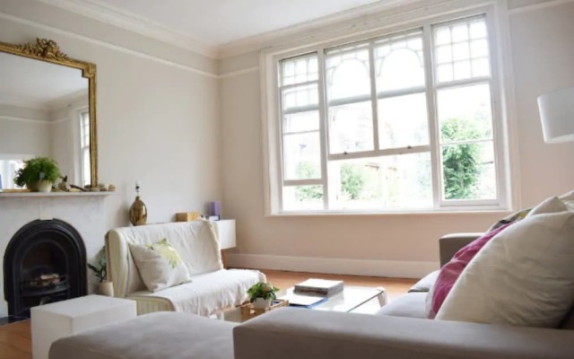 2 Bedroom Victorian Flat in Putney