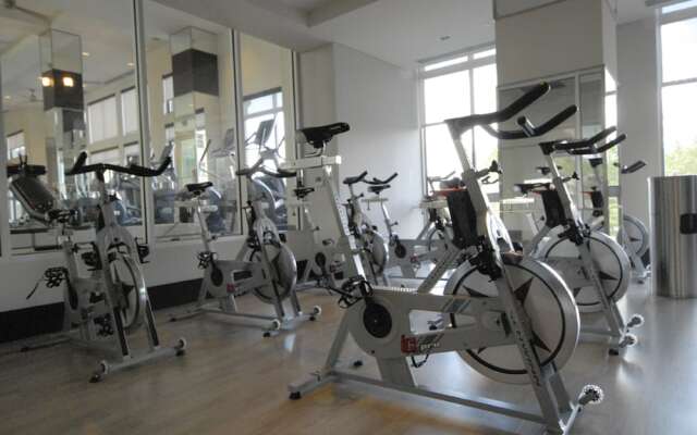 Global Luxury Suites at Hidden Creek