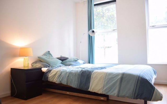 3 Bedroom Flat Near Whitechapel