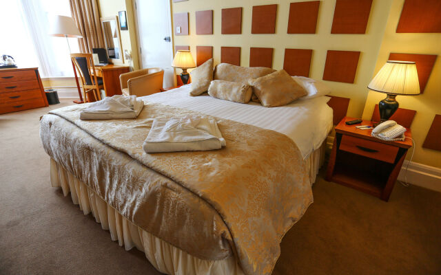 Royal Exeter Hotel
