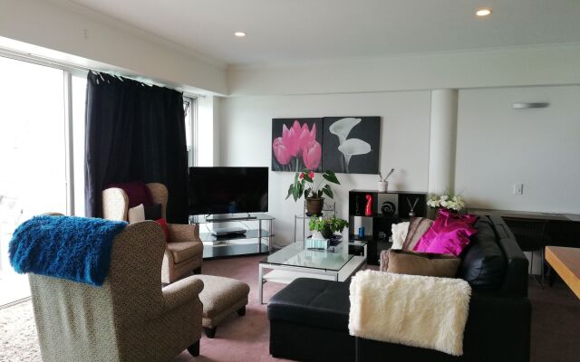 Sea View Princes Wharf Apartments