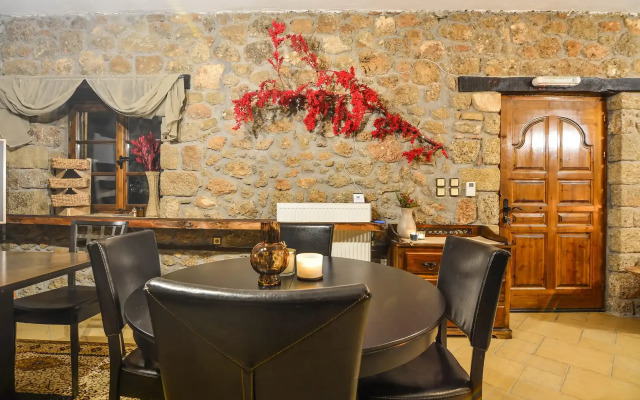 Petrino Lodge