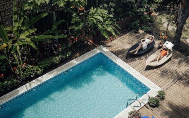 Hidden Garden Inn